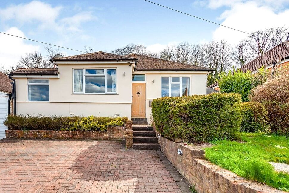 Main image of 4 bedroom Detached Bungalow to rent, Barnes Rise, Kings Langley, Hertfordshire, WD4