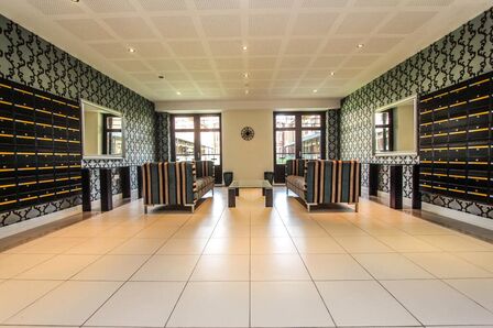 Lockhart Road, 2 bedroom Flat to rent, &pound;1,800 pcm