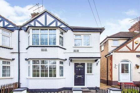 North Western Avenue, 3 bedroom Semi Detached House to rent, £2,100 pcm