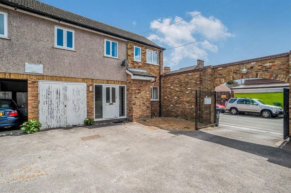 Main image of 3 bedroom End Terrace House to rent, Kings Avenue, Watford, Hertfordshire, WD18