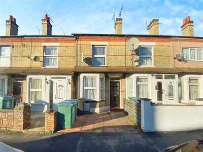 3 bedroom Mid Terrace House for sale