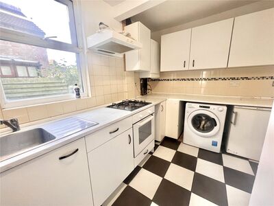 Vicarage Road, 4 bedroom Mid Terrace House to rent, &pound;2,100 pcm