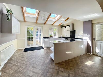 Windmill Street, 4 bedroom Mid Terrace House for sale, &pound;775,000