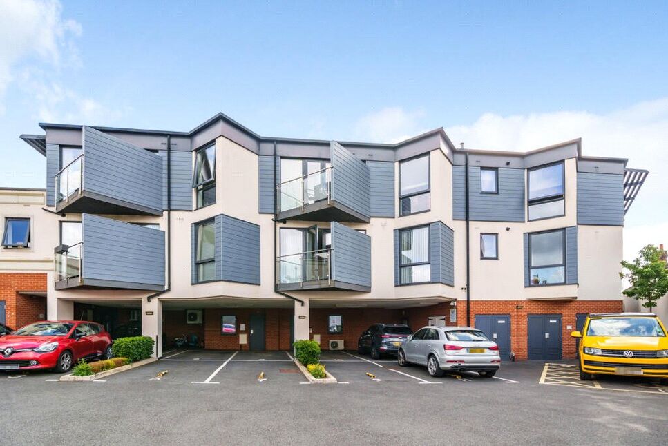 Main image of 2 bedroom Flat for sale, Copsewood Road, Watford, Hertfordshire, WD24