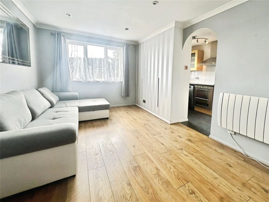 Main image of 1 bedroom Flat to rent, Courtlands Close, Watford, Hertfordshire, WD24