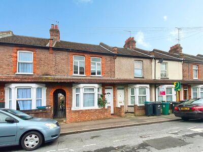 3 bedroom Mid Terrace House for sale