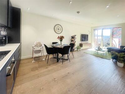 2 bedroom Flat for sale