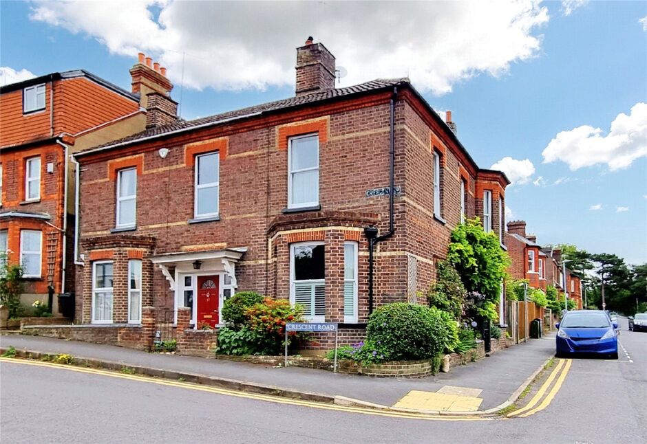 Main image of 3 bedroom Semi Detached House for sale, Crescent Road, Old Town, Hemel Hempstead, Hertfordshire, HP2