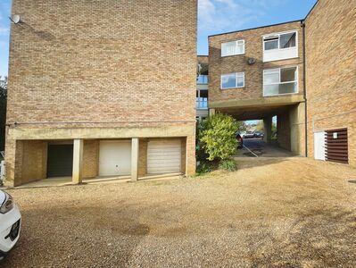 Tudor Court, Church Lane, 1 bedroom Flat for sale, &pound;215,000