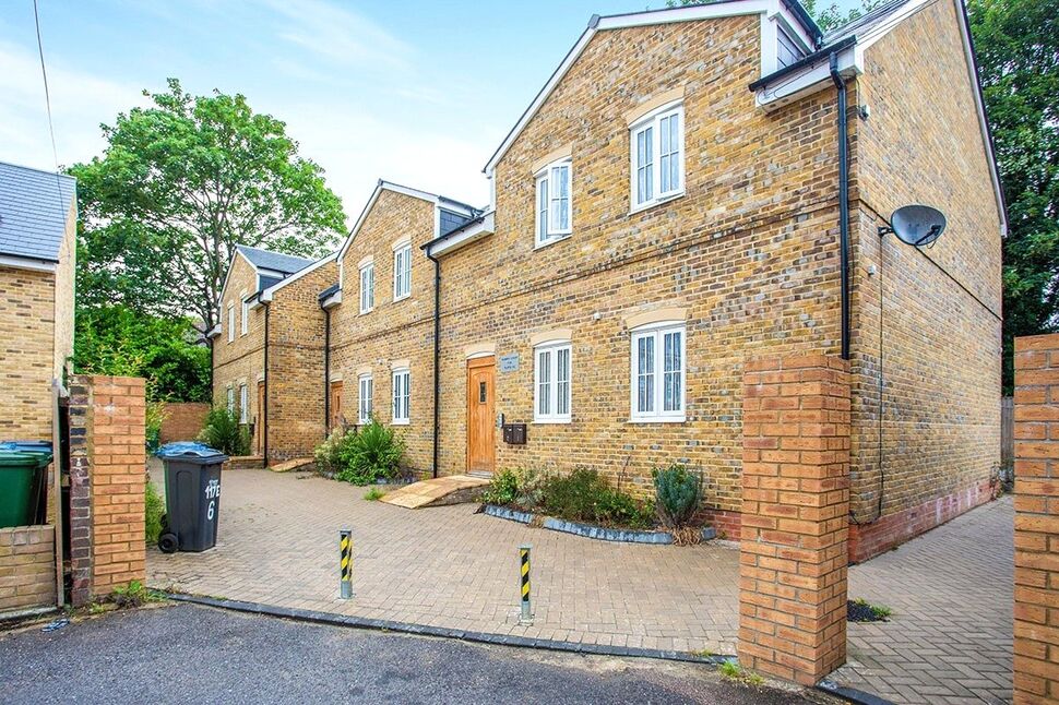 Main image of 2 bedroom Flat to rent, St. Albans Road, Watford, Hertfordshire, WD17