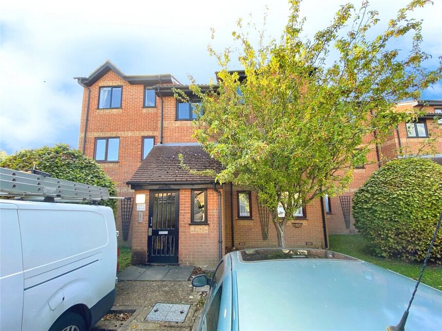 Main image of 1 bedroom Flat for sale, Courtlands Close, Watford, Hertfordshire, WD24