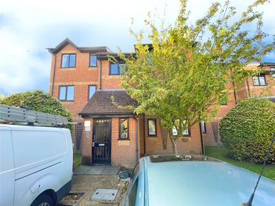 Courtlands Close, 1 bedroom Flat for sale, &pound;150,000