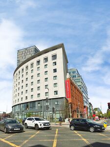 Clarendon Road, 2 bedroom Flat to rent, &pound;1,900 pcm