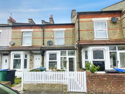 3 bedroom Mid Terrace House for sale