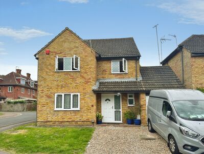 Kings Close, 4 bedroom Detached House to rent, &pound;3,300 pcm