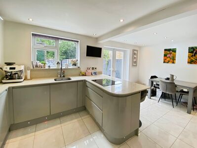 4 bedroom Mid Terrace House for sale