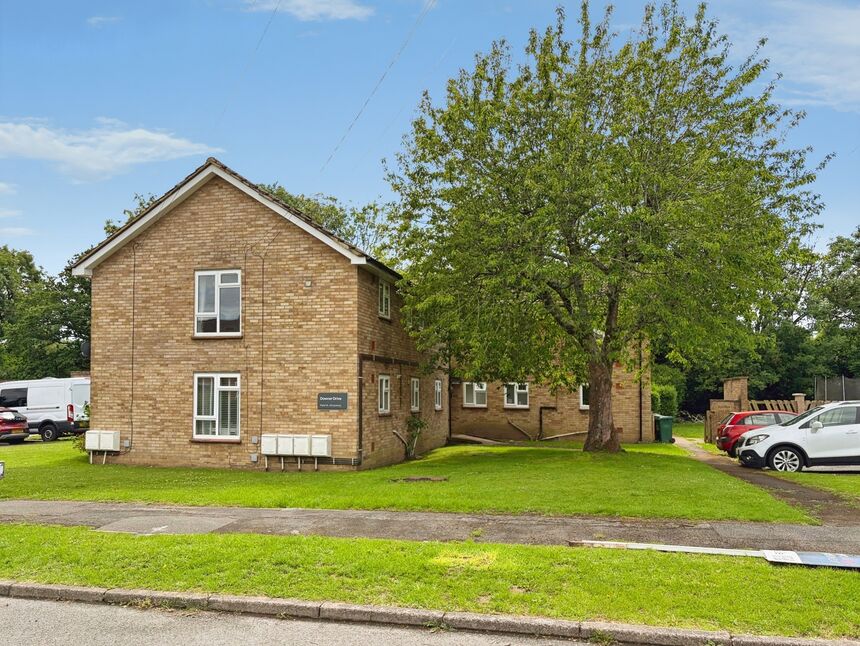 Main image of 3 bedroom Flat for sale, Downer Drive, Sarratt, Hertfordshire, WD3