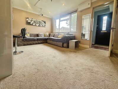 Diamond Road, 2 bedroom Detached House to rent, &pound;2,000 pcm