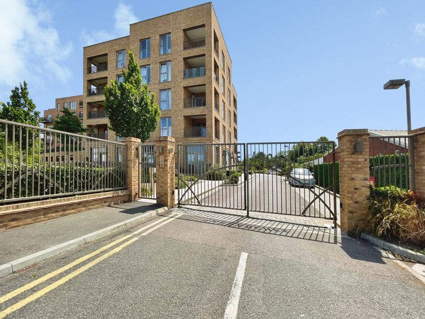 Main image of 2 bedroom Flat for sale, Frogmore Avenue, Watford, Hertfordshire, WD17