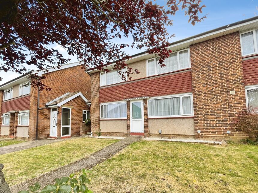 Main image of 2 bedroom Flat for sale, Glencoe Road, Bushey, Hertfordshire, WD23