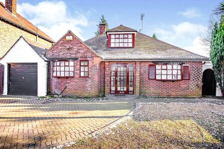 Stratford Road, 5 bedroom Detached Bungalow to rent, &pound;2,900 pcm