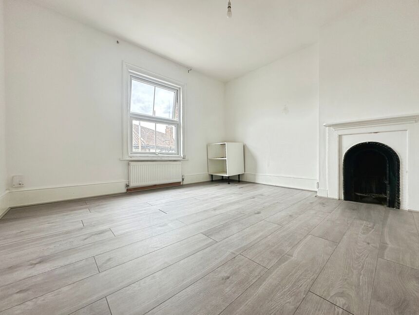 Main image of 2 bedroom Flat to rent, St. Johns Road, Watford, Hertfordshire, WD17