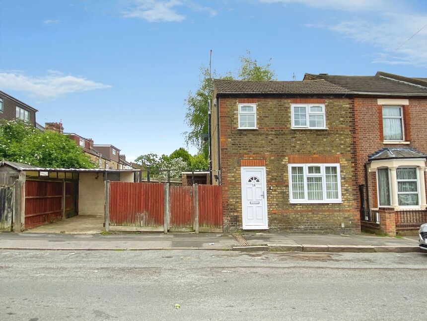 Main image of 1 bedroom Detached House for sale, Benskin Road, Watford, Hertfordshire, WD18