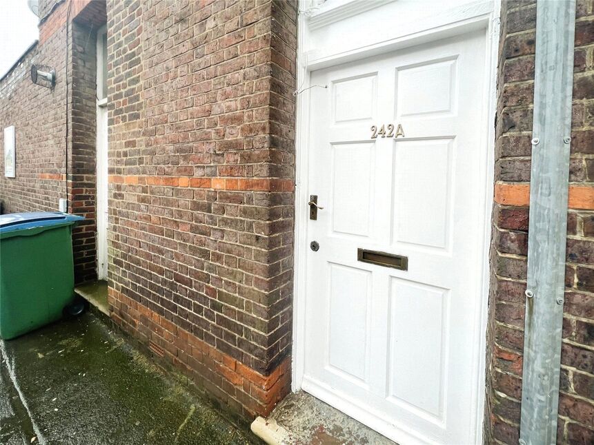 Main image of 4 bedroom Flat to rent, St. Albans Road, Watford, Hertfordshire, WD24