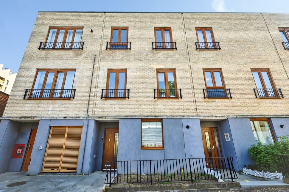 Main image of 1 bedroom Flat for sale, Bedford Street, Watford, Hertfordshire, WD24