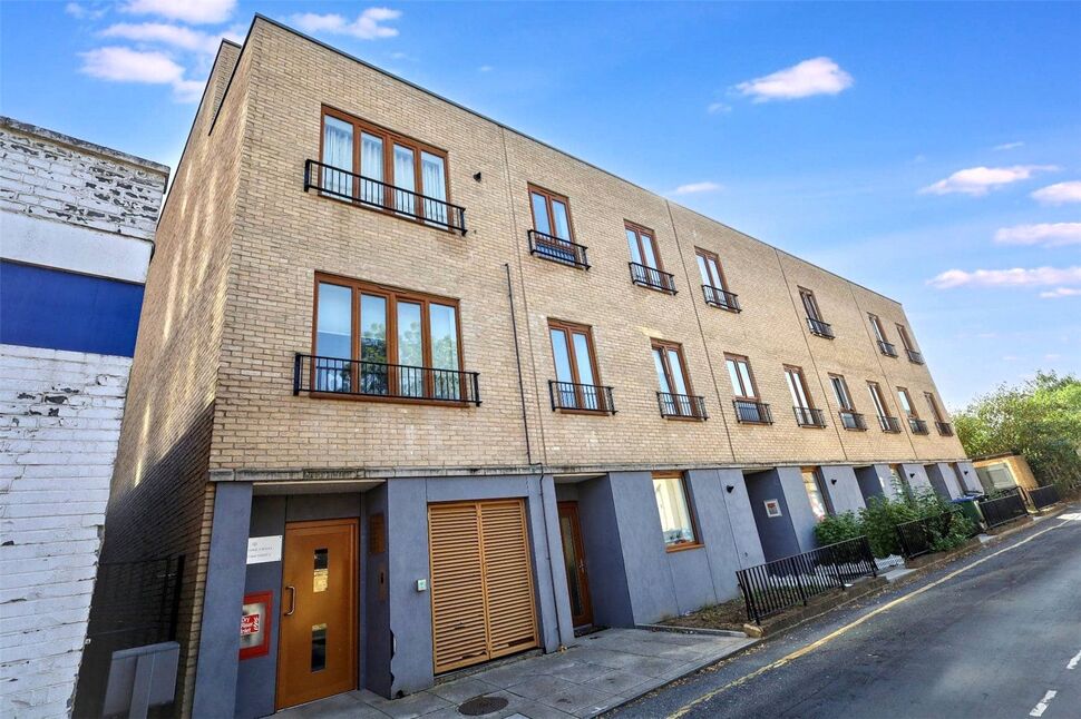 Main image of 1 bedroom Flat for sale, Bedford Street, Watford, Hertfordshire, WD24