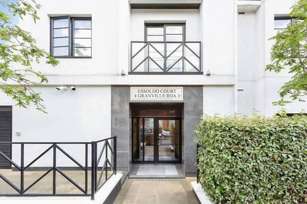 2 bedroom Flat for sale