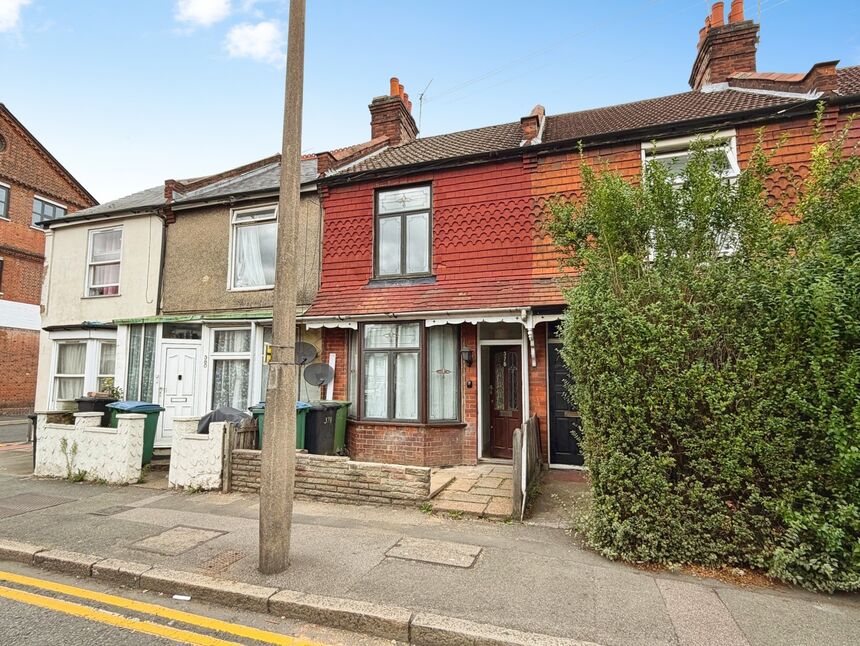 3 bedroom Mid Terrace House for sale