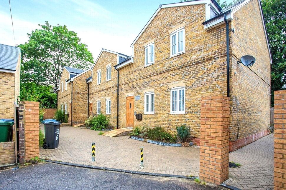 Main image of 2 bedroom Flat to rent, St. Albans Road, Watford, Hertfordshire, WD17
