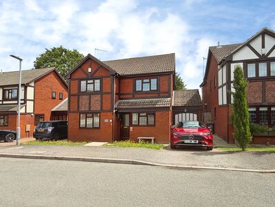 Tudor Manor Gardens, 5 bedroom Detached House to rent, &pound;3,000 pcm