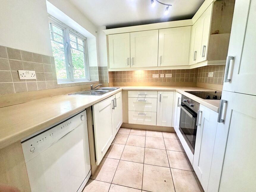 Main image of 2 bedroom Flat to rent, Priory Fields, Watford, Hertfordshire, WD17