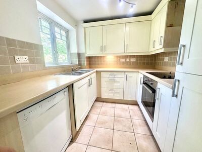 Priory Fields, 2 bedroom Flat to rent, &pound;1,700 pcm