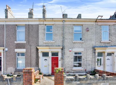 Princes Street, 3 bedroom Flat to rent, &pound;850 pcm