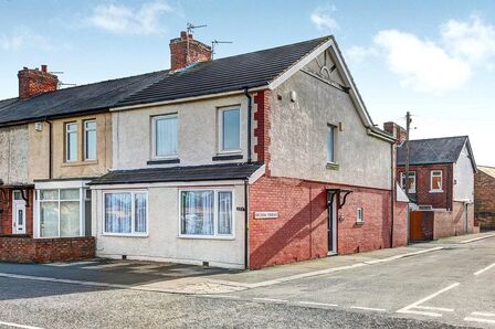 Plessey Road, 3 bedroom Mid Terrace House to rent, £725 pcm