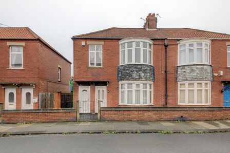 Princess Louise Road, 2 bedroom  Flat to rent, £650 pcm