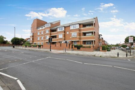 Seatonville Road, 2 bedroom  Flat for sale, £130,000