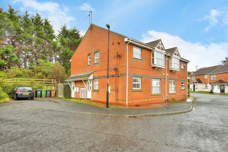 2 bedroom Semi Detached Flat to rent