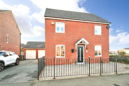 Cloverfield, 3 bedroom Detached House for sale, £285,000