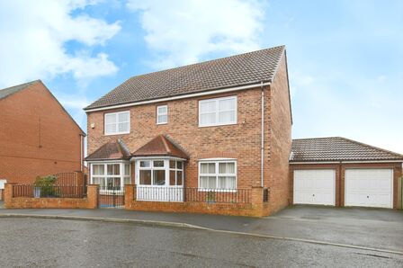 Cloverfield, 4 bedroom Detached House for sale, £345,000