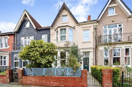 The Crescent, 5 bedroom Mid Terrace House for sale, &pound;389,000