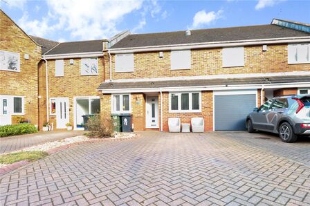 3 bedroom Mid Terrace House for sale