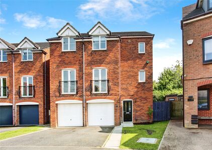 4 bedroom Detached House to rent
