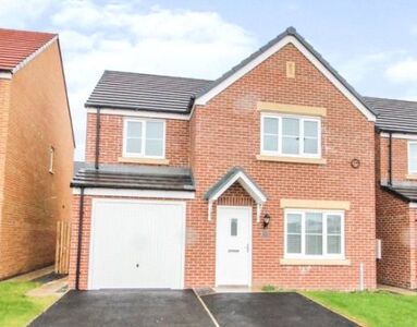 4 bedroom Detached House to rent