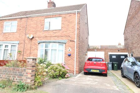Sandringham Drive, 2 bedroom Semi Detached House to rent, £1,400 pcm