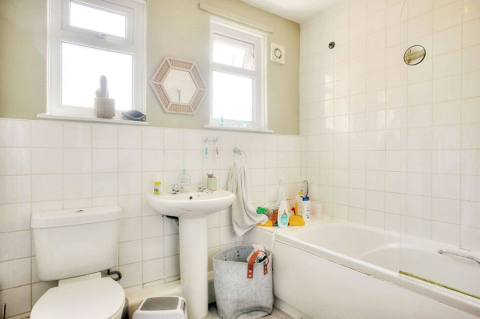 Main image of 4 bedroom  Flat for sale, Whitley Road, Whitley Bay, Tyne and Wear, NE26