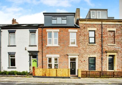 3 bedroom Mid Terrace House for sale